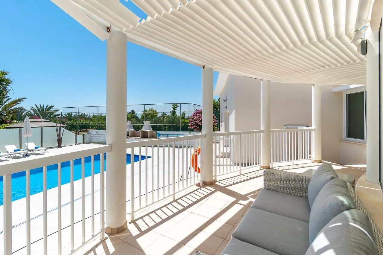Villa Amelia By Ezoria Villas Perivolia 0*,