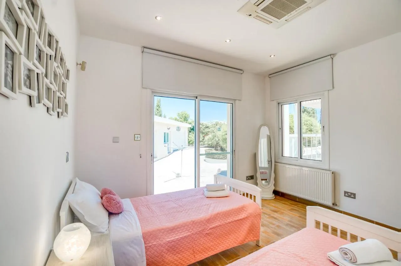 Villa Amelia By Ezoria Villas Perivolia