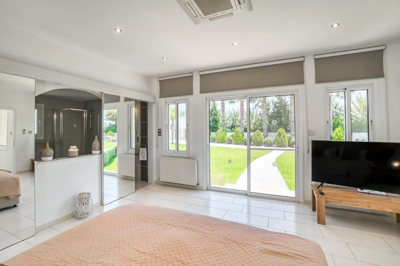 Villa Amelia By Ezoria Villas Perivolia