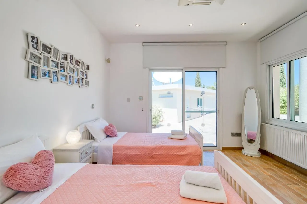 Villa Amelia By Ezoria Villas Perivolia